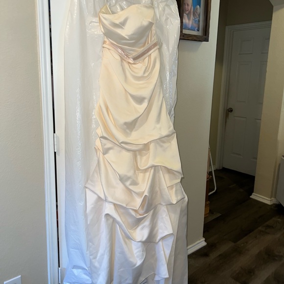 Cream Wedding/Prom Dress - Picture 2 of 6